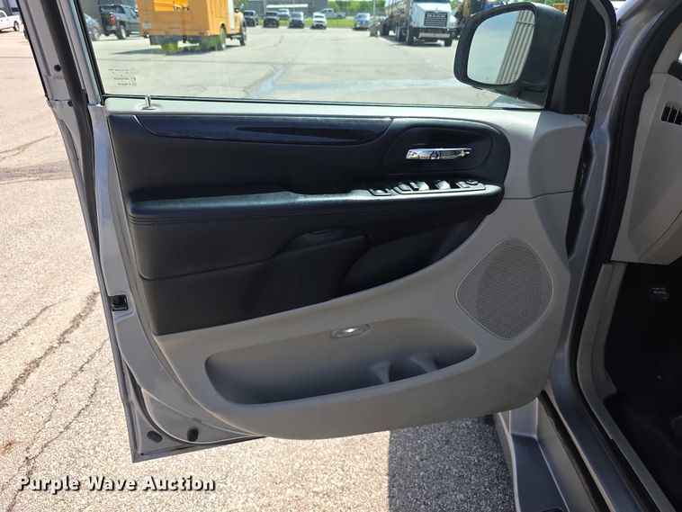 image for item FI0941 2017 Dodge Grand Caravan handicap accessible van