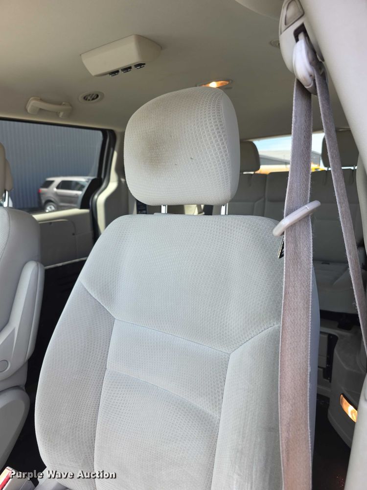 image for item FI0941 2017 Dodge Grand Caravan handicap accessible van