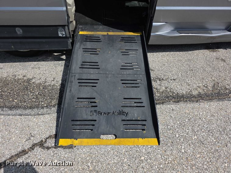 image for item FI0941 2017 Dodge Grand Caravan handicap accessible van