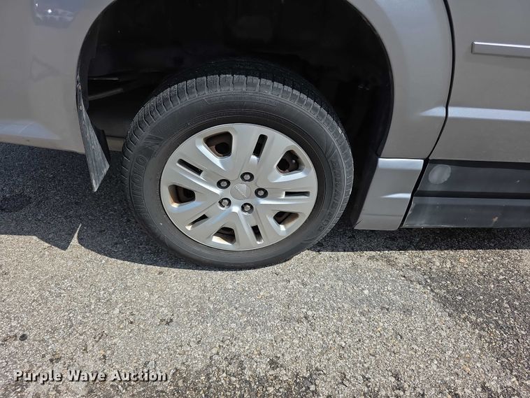 image for item FI0941 2017 Dodge Grand Caravan handicap accessible van