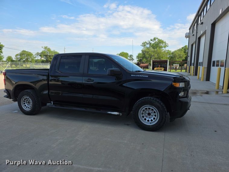 image for item FI0950 2020 Chevy Silverado 1500 Crew Cab pickup truck