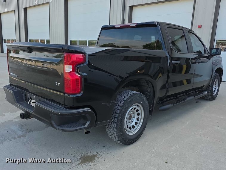 image for item FI0950 2020 Chevy Silverado 1500 Crew Cab pickup truck