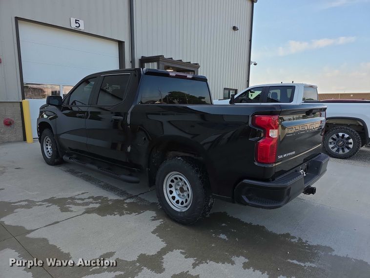 image for item FI0950 2020 Chevy Silverado 1500 Crew Cab pickup truck