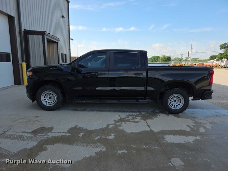 image for item FI0950 2020 Chevy Silverado 1500 Crew Cab pickup truck