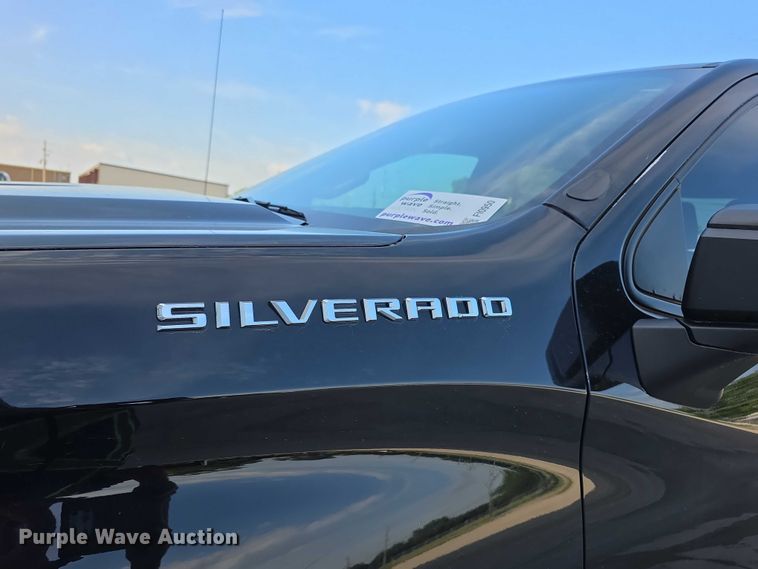 image for item FI0950 2020 Chevy Silverado 1500 Crew Cab pickup truck