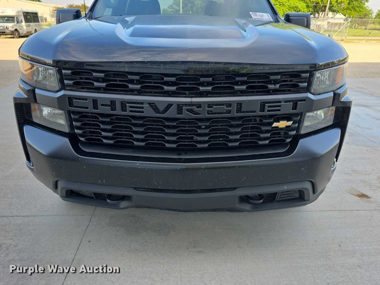 image for item FI0950 2020 Chevy Silverado 1500 Crew Cab pickup truck