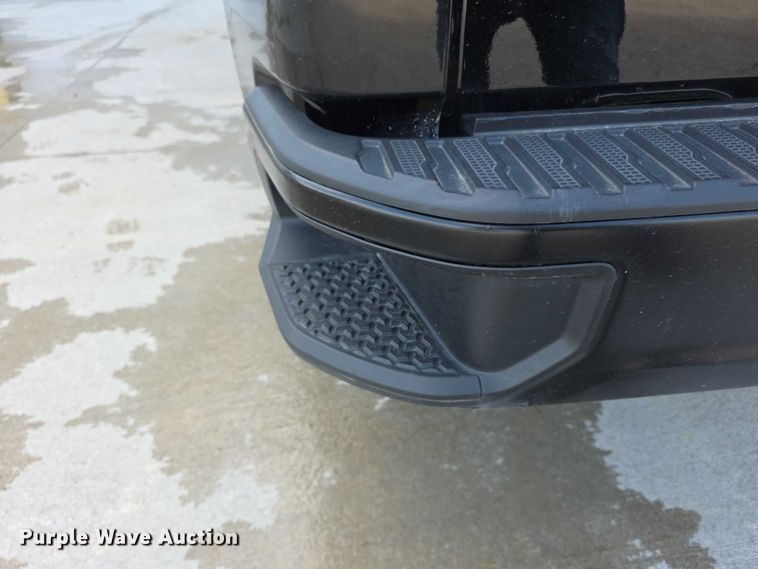 image for item FI0950 2020 Chevy Silverado 1500 Crew Cab pickup truck