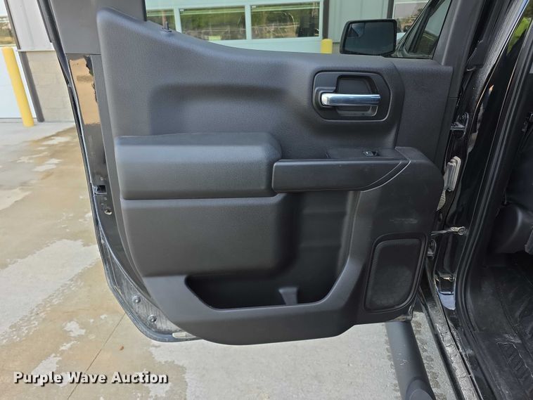 image for item FI0950 2020 Chevy Silverado 1500 Crew Cab pickup truck
