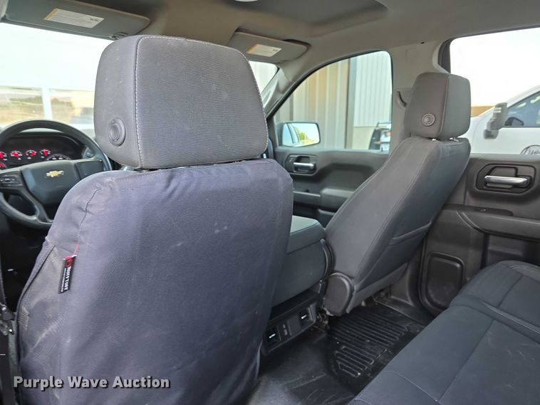 image for item FI0950 2020 Chevy Silverado 1500 Crew Cab pickup truck