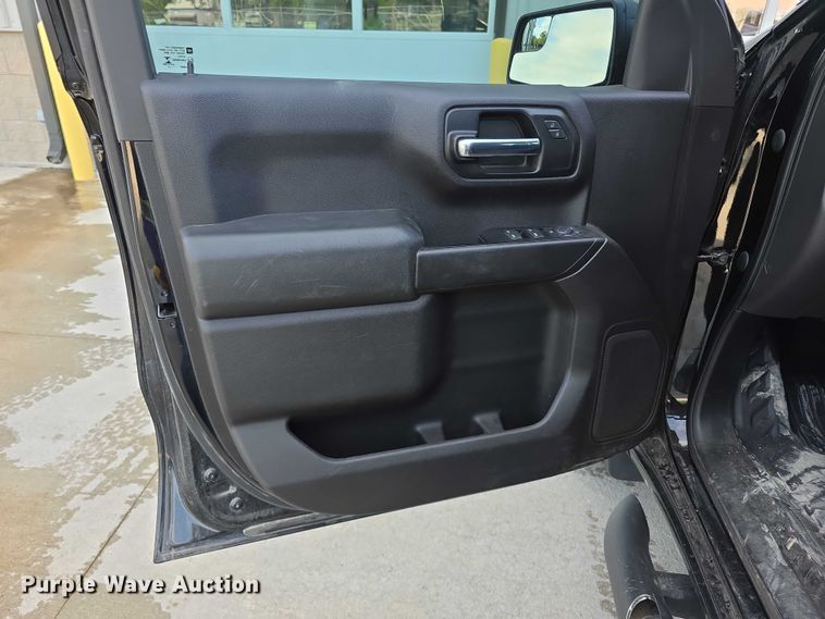 image for item FI0950 2020 Chevy Silverado 1500 Crew Cab pickup truck