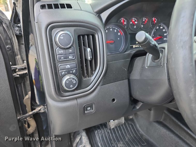image for item FI0950 2020 Chevy Silverado 1500 Crew Cab pickup truck