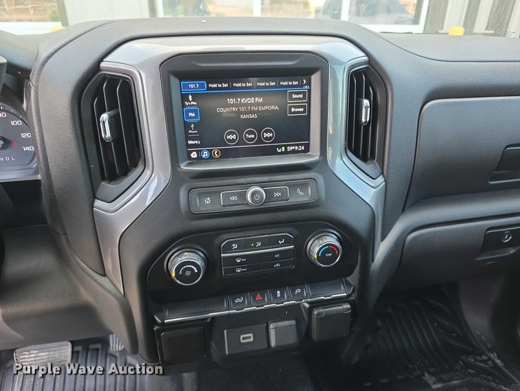 image for item FI0950 2020 Chevy Silverado 1500 Crew Cab pickup truck