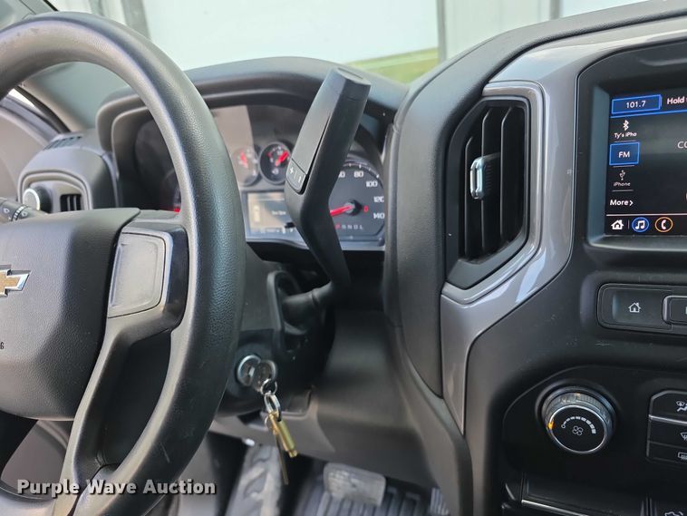 image for item FI0950 2020 Chevy Silverado 1500 Crew Cab pickup truck