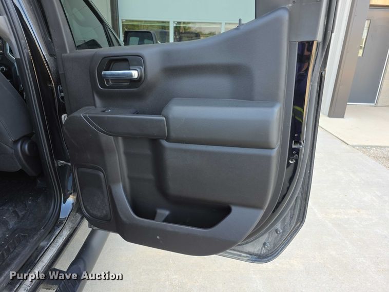 image for item FI0950 2020 Chevy Silverado 1500 Crew Cab pickup truck
