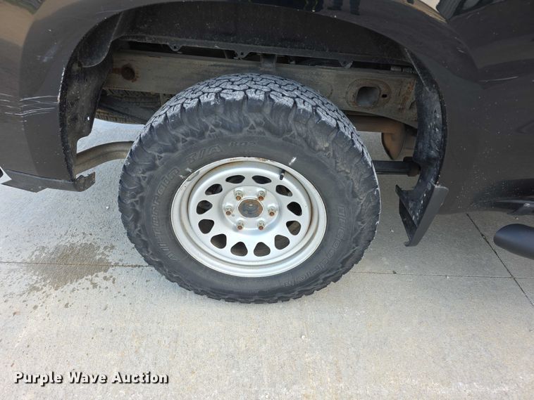 image for item FI0950 2020 Chevy Silverado 1500 Crew Cab pickup truck