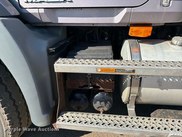 image for item FK0078 2009 Mack GU813 dump truck