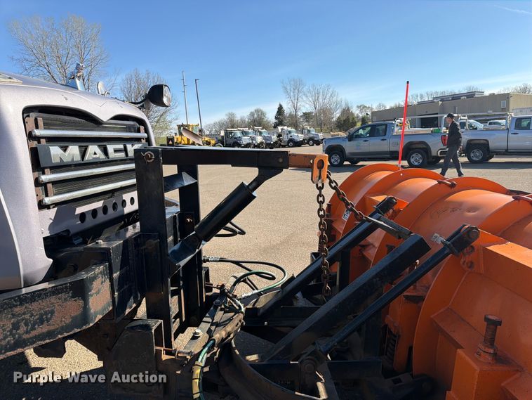 image for item FK0078 2009 Mack GU813 dump truck