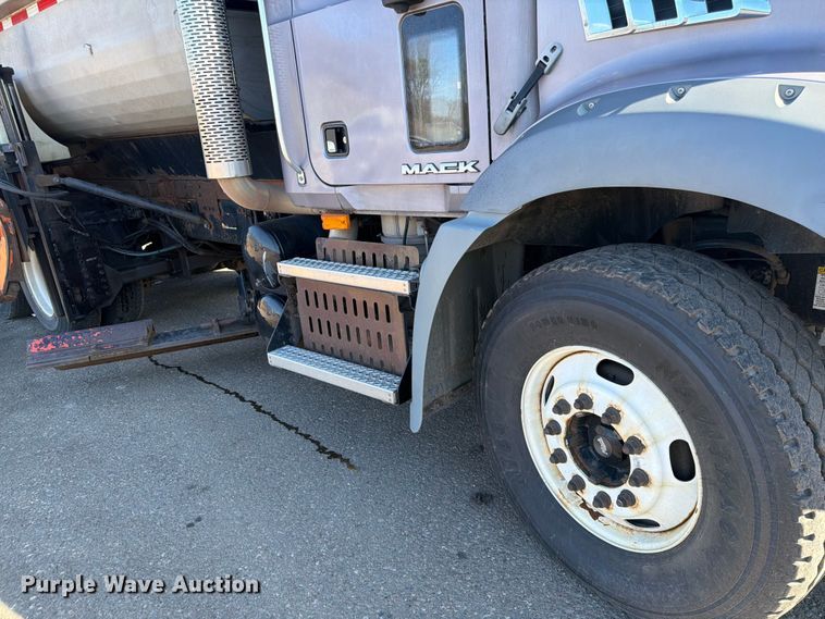 image for item FK0078 2009 Mack GU813 dump truck