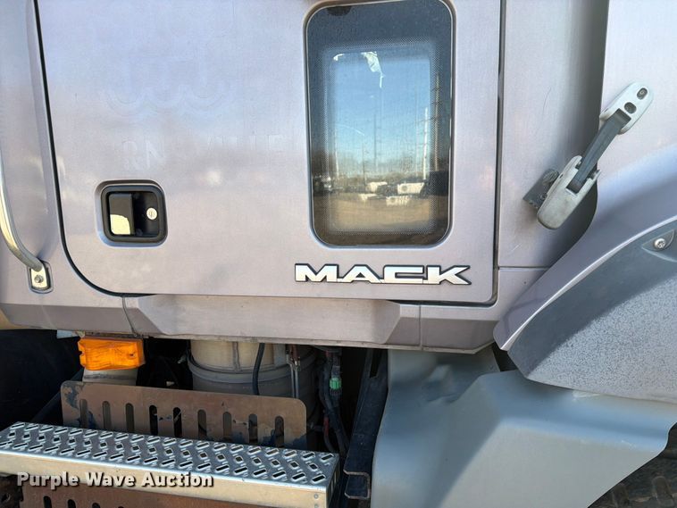 image for item FK0078 2009 Mack GU813 dump truck