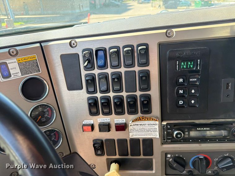 image for item FK0078 2009 Mack GU813 dump truck