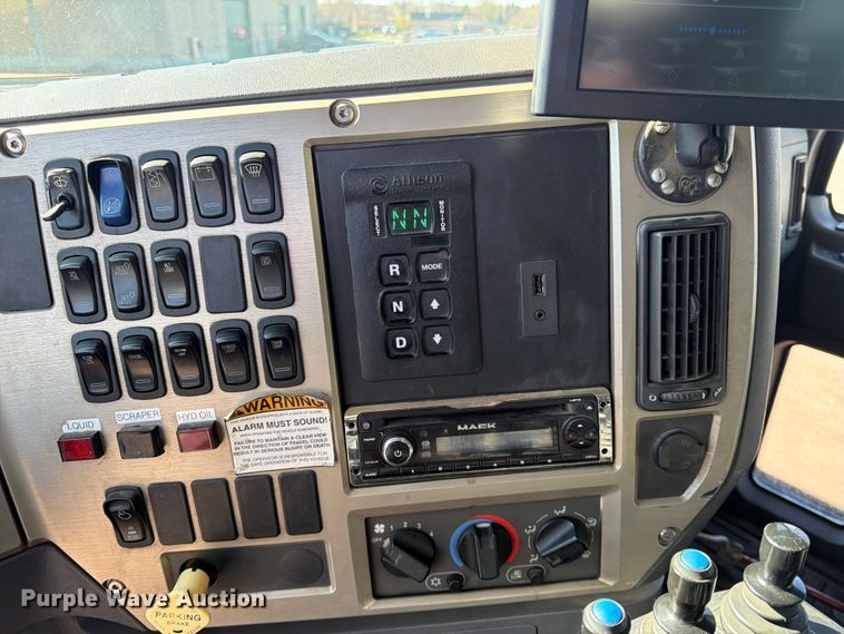 image for item FK0078 2009 Mack GU813 dump truck