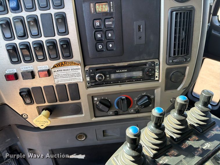 image for item FK0078 2009 Mack GU813 dump truck