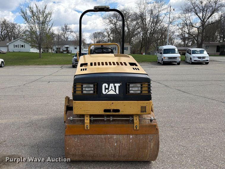 image for item FK0126 Caterpillar CB-2240 combination vibratory roller