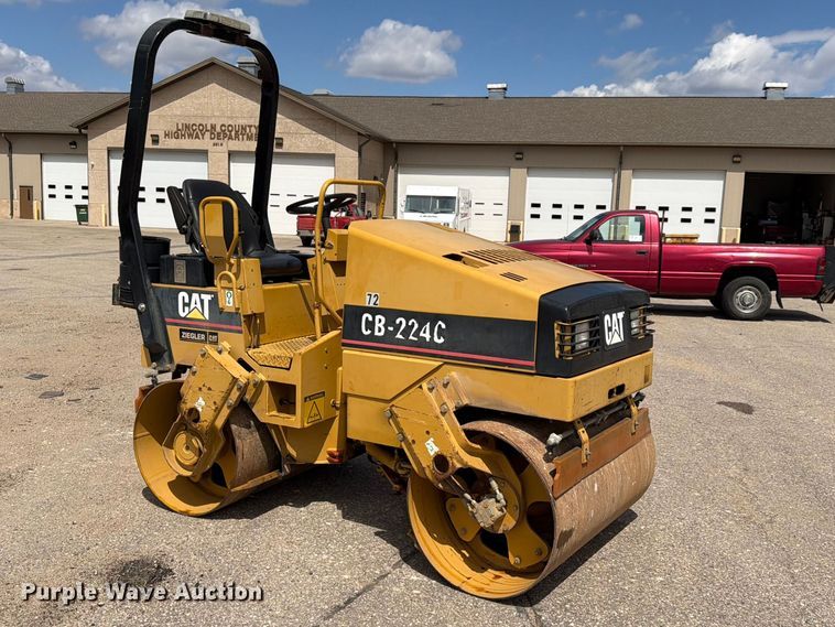 image for item FK0126 Caterpillar CB-2240 combination vibratory roller
