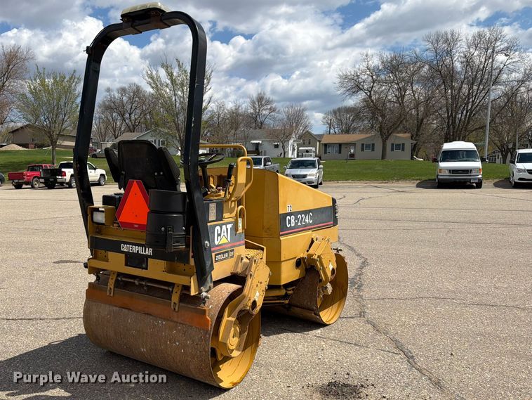 image for item FK0126 Caterpillar CB-2240 combination vibratory roller