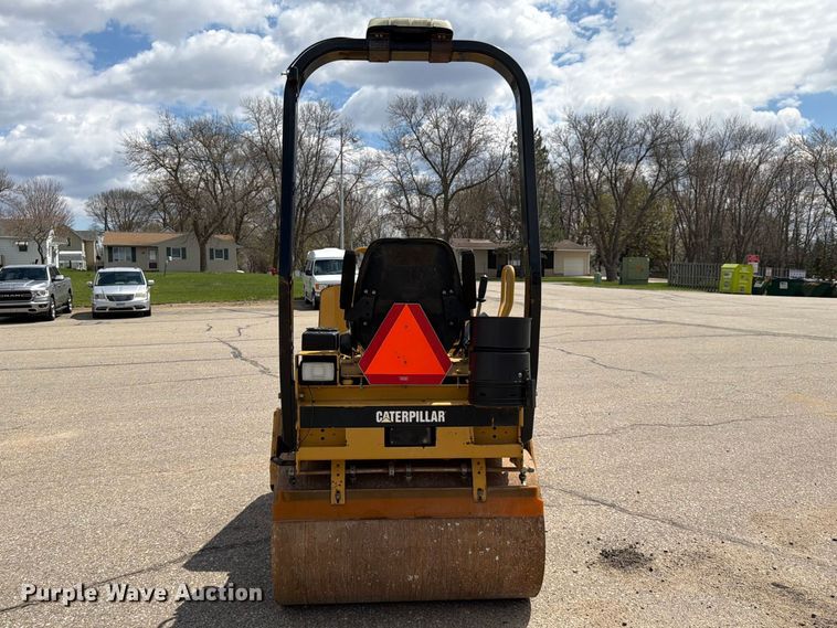 image for item FK0126 Caterpillar CB-2240 combination vibratory roller