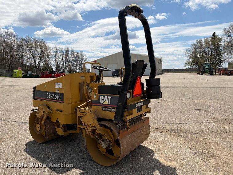 image for item FK0126 Caterpillar CB-2240 combination vibratory roller