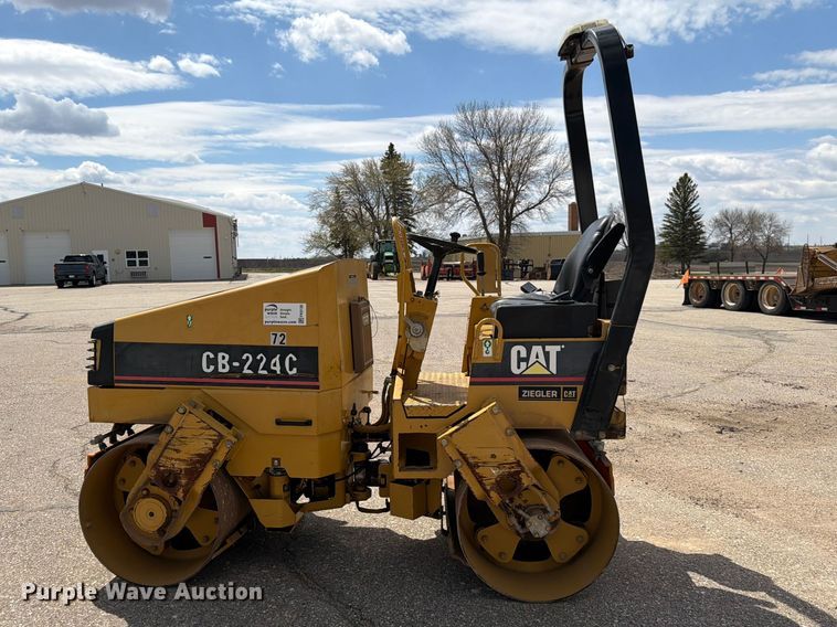 image for item FK0126 Caterpillar CB-2240 combination vibratory roller
