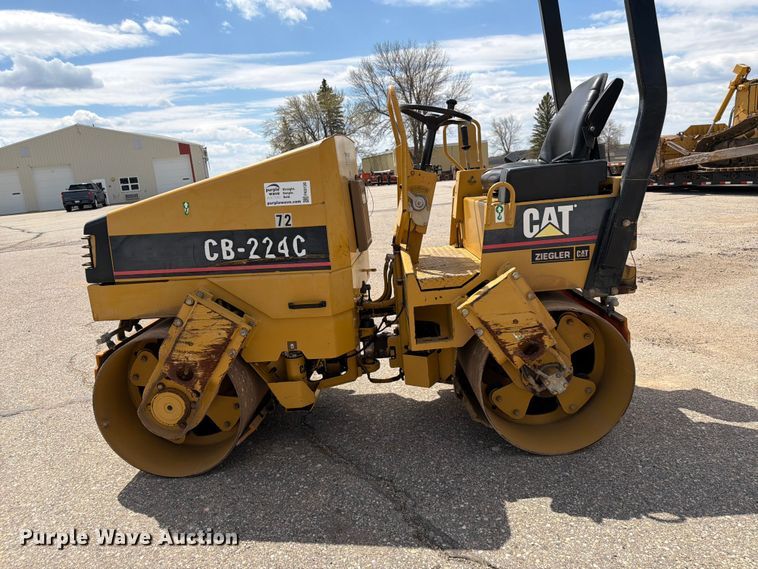 image for item FK0126 Caterpillar CB-2240 combination vibratory roller