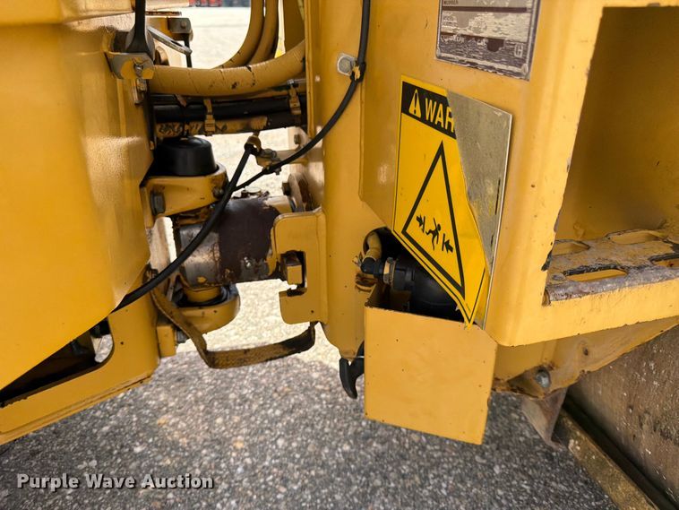 image for item FK0126 Caterpillar CB-2240 combination vibratory roller