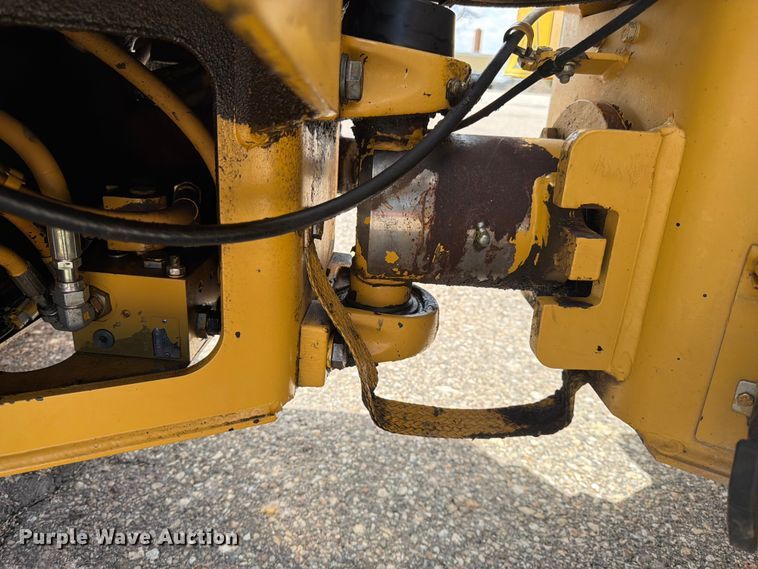 image for item FK0126 Caterpillar CB-2240 combination vibratory roller