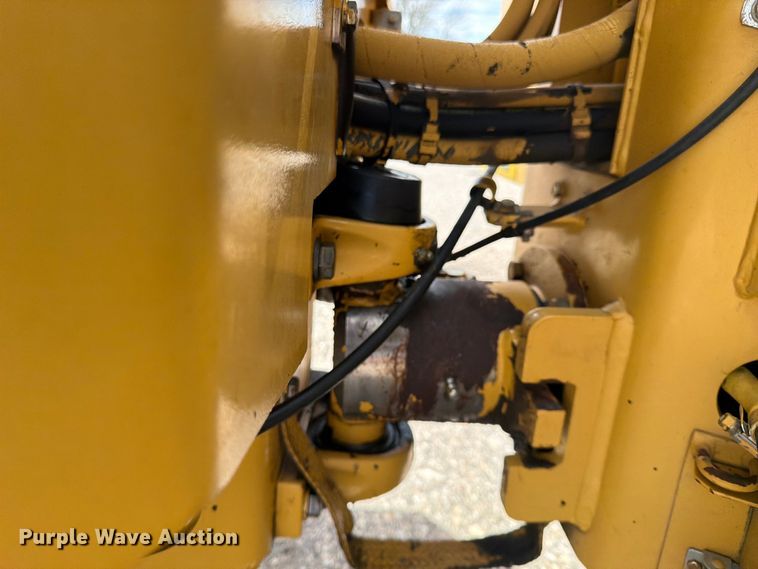 image for item FK0126 Caterpillar CB-2240 combination vibratory roller