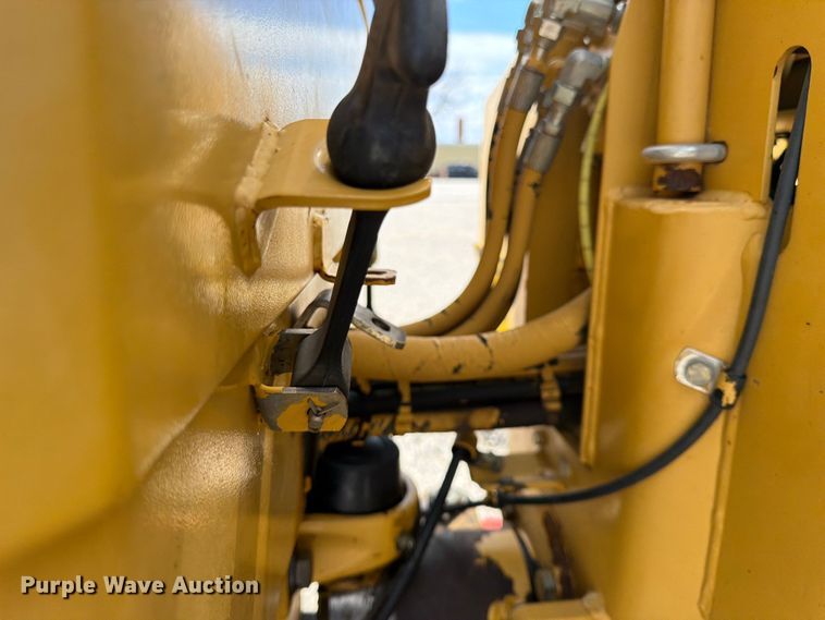 image for item FK0126 Caterpillar CB-2240 combination vibratory roller
