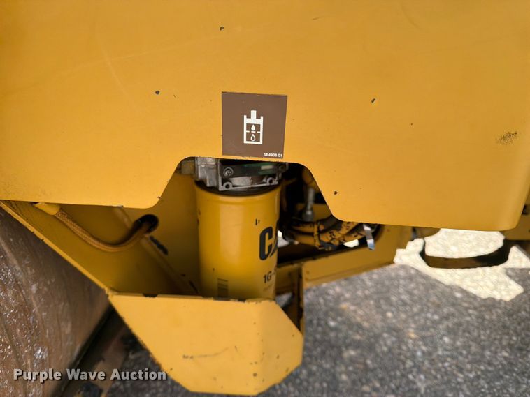 image for item FK0126 Caterpillar CB-2240 combination vibratory roller