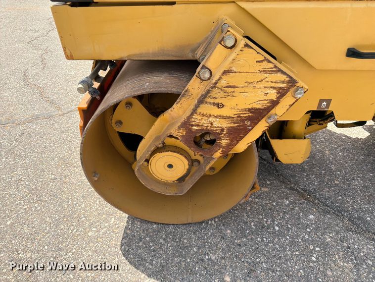 image for item FK0126 Caterpillar CB-2240 combination vibratory roller