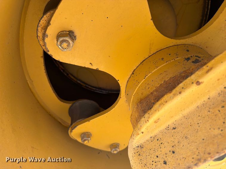 image for item FK0126 Caterpillar CB-2240 combination vibratory roller
