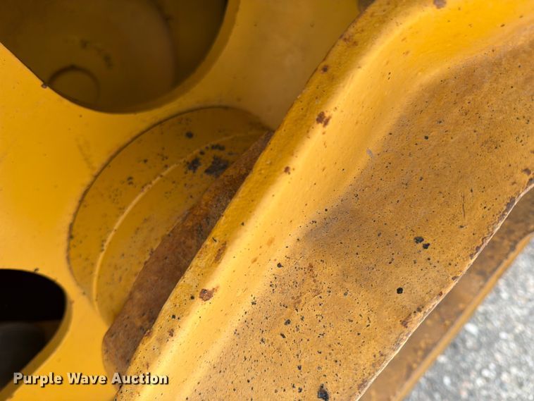 image for item FK0126 Caterpillar CB-2240 combination vibratory roller