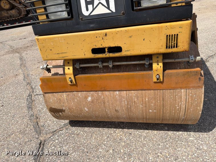 image for item FK0126 Caterpillar CB-2240 combination vibratory roller