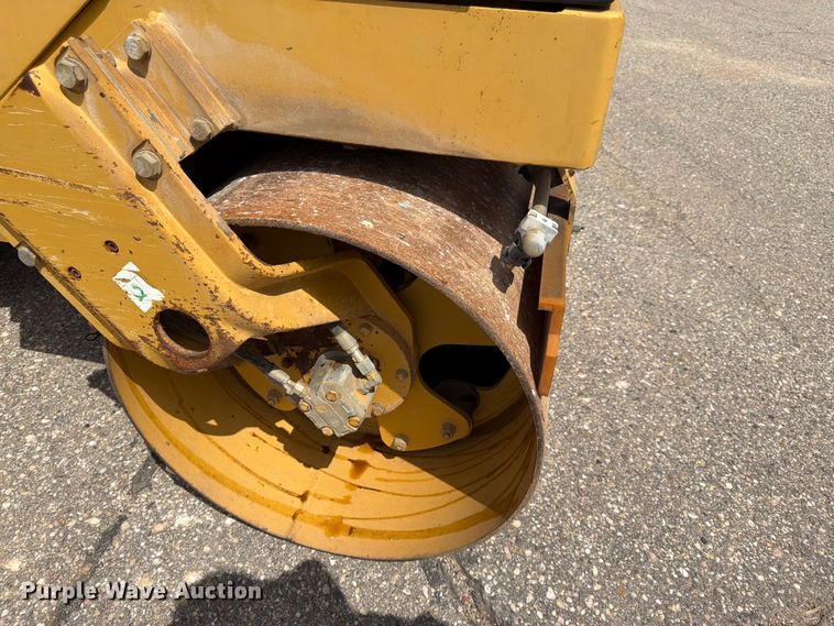 image for item FK0126 Caterpillar CB-2240 combination vibratory roller