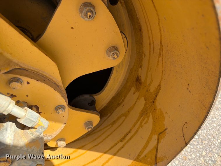 image for item FK0126 Caterpillar CB-2240 combination vibratory roller