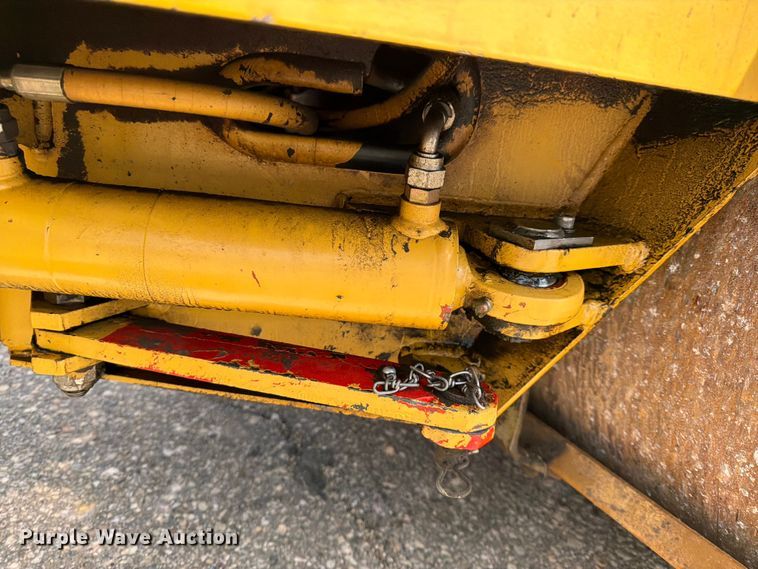 image for item FK0126 Caterpillar CB-2240 combination vibratory roller