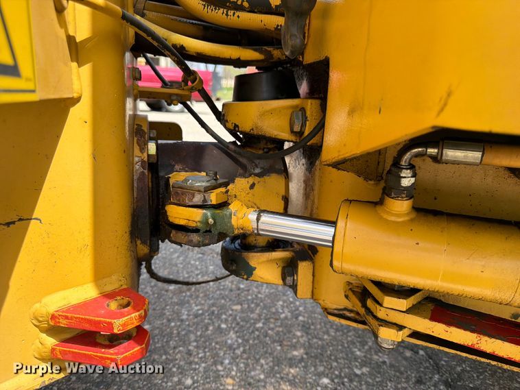 image for item FK0126 Caterpillar CB-2240 combination vibratory roller