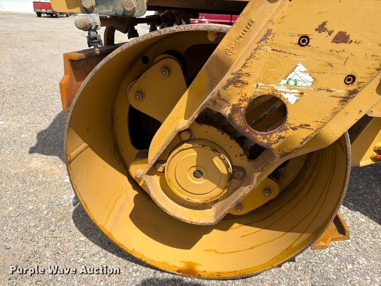 image for item FK0126 Caterpillar CB-2240 combination vibratory roller