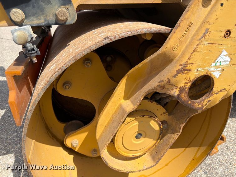 image for item FK0126 Caterpillar CB-2240 combination vibratory roller
