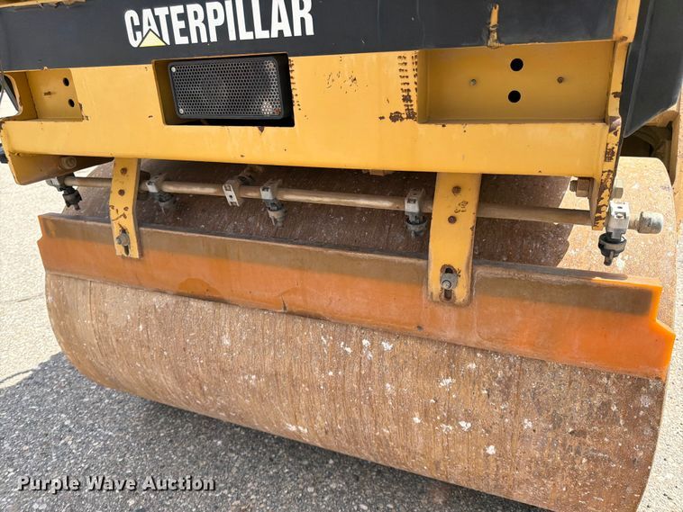 image for item FK0126 Caterpillar CB-2240 combination vibratory roller