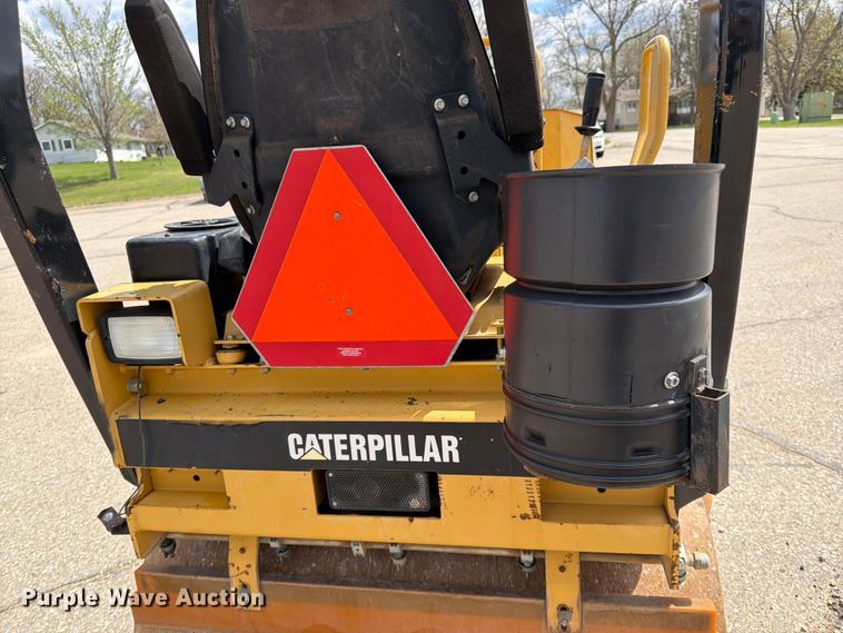 image for item FK0126 Caterpillar CB-2240 combination vibratory roller